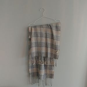 Bass scarf
